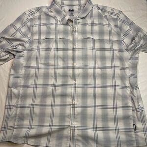 REI Co-op Men’s XXL Gray White Plaid Button Up Shirt Short Sleeve Nylon